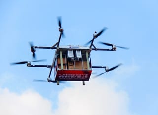 16分钟完成配送！杭州市首条进入校园的B-C综合消费级无人机物流航线试飞成功