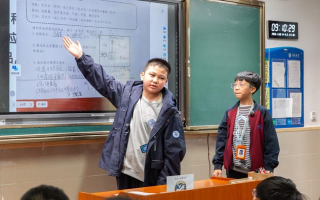 从“被动听”到“主动讲”：“小老师制”如何激活县域初中的课堂？