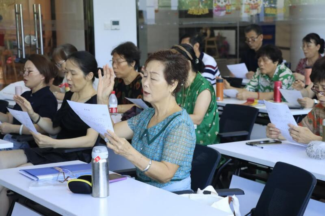 副本滨心合伙人搭台,银发课堂惠民!高新区(滨江)党群服务中心里的中老年课程很暖心!640.png